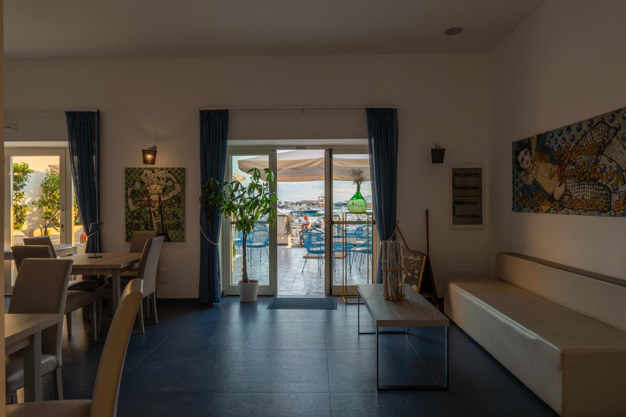 Baia Flegrea Meuble Hotel Bacoli Bagian luar foto